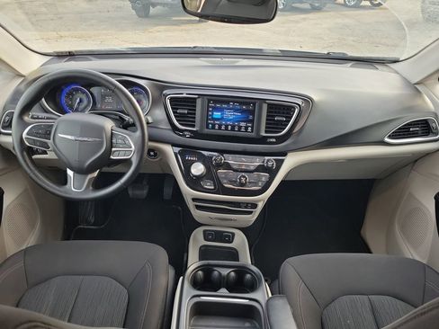 Used 2020 Chrysler Pacifica Touring w/ Tire & Wheel Group image 15