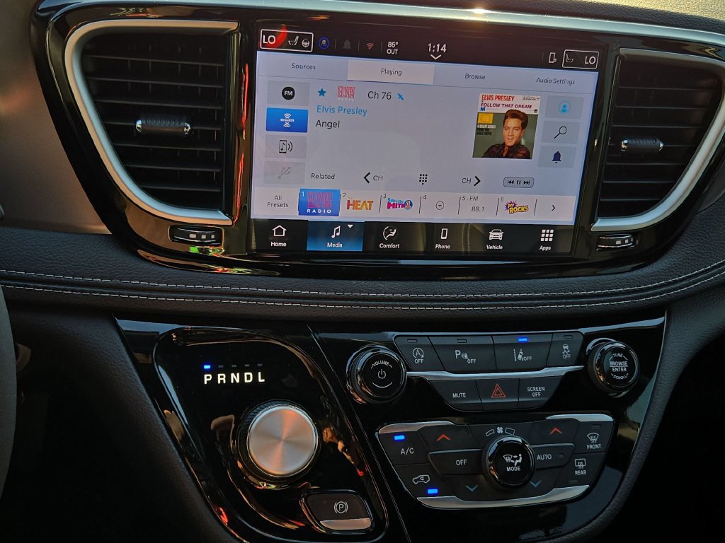 New 2026 Chrysler Pacifica Select FWD image 18