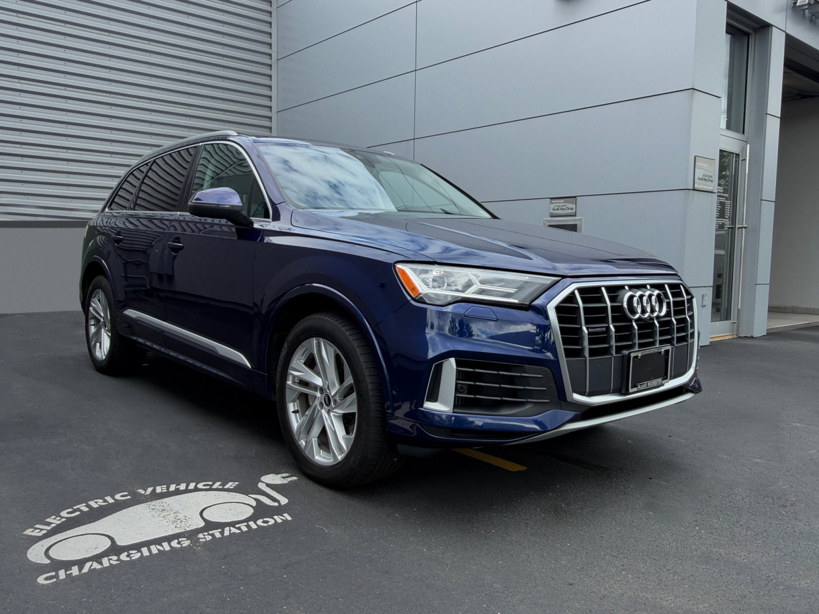 Used 2021 Audi Q7 3.0T Premium Plus w/ Premium Plus Package AWD/4WD image 7