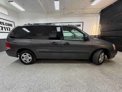 Used 2005 Ford Freestar SE FWD image 2