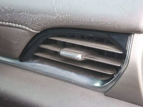 Used 2022 Chevrolet Traverse LT image 40