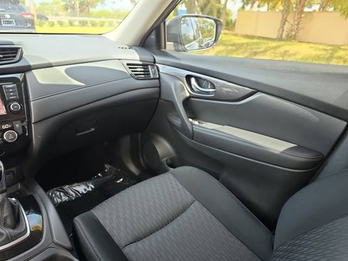 Used 2019 Nissan Rogue SV w/ Premium Package AWD/4WD image 11
