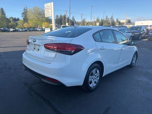 Used 2017 Kia Forte LX FWD image 4