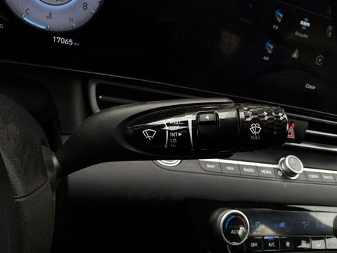 Used 2025 Hyundai Elantra SEL FWD image 39