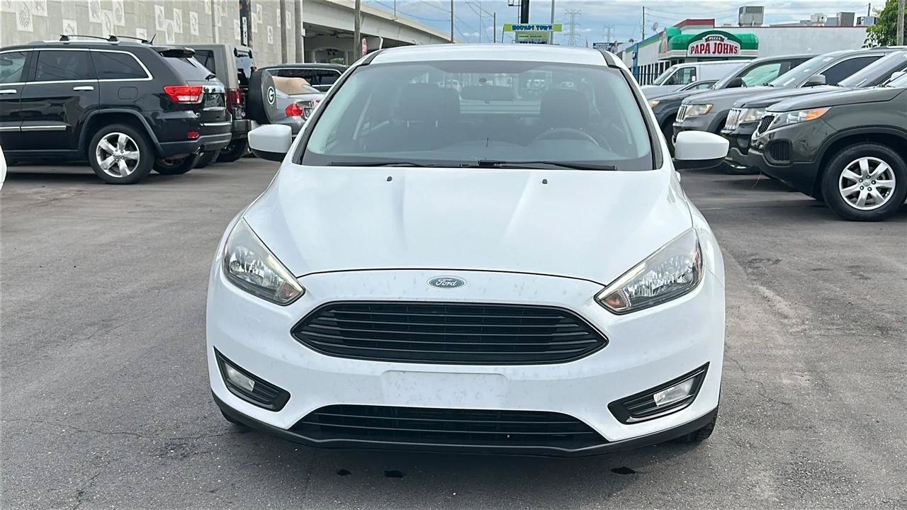 Used 2018 Ford Focus SE w/ SE Appearance Package FWD image 4