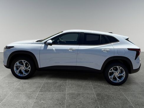 New 2026 Chevrolet Trax LS w/ LS Convenience Package FWD image 2