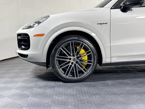 Used 2023 Porsche Cayenne Turbo S AWD/4WD image 62