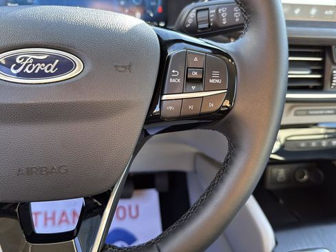 Certified 2025 Ford Escape Platinum w/ Class II Trailer Tow Package image 16