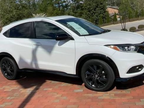 Used 2022 Honda HR-V Sport image 3