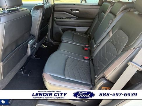 Used 2023 Nissan Pathfinder Platinum w/ Cargo Package FWD image 11