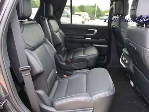 New 2026 Ford Expedition Platinum w/ Stealth Performance Package AWD/4WD image 9