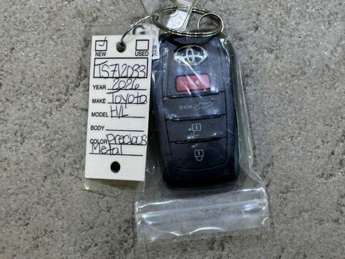 New 2026 Toyota Highlander Platinum image 32