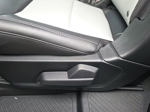 Used 2022 Ford Explorer XLT w/ Equipment Group 202A image 21