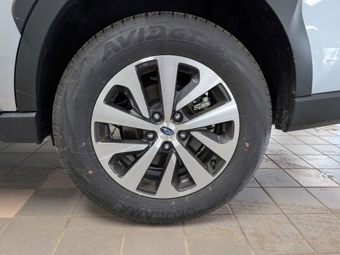 Used 2025 Subaru Outback Premium image 31