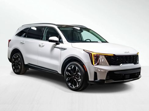 Used 2024 Kia Sorento EX w/ Panoramic Sunroof Package image 7