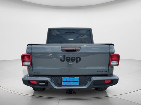 Used 2021 Jeep Gladiator Sport AWD/4WD image 6