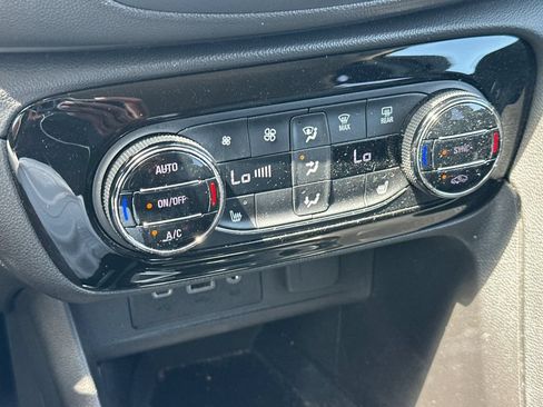 Used 2021 Buick Encore GX Essence AWD/4WD image 20