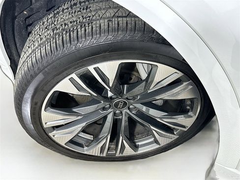 Used 2025 Audi Q8 Premium Plus w/ Premium Plus Package image 23