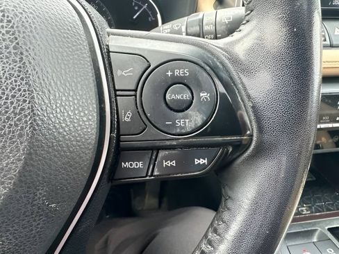 Used 2019 Toyota RAV4 Limited AWD/4WD image 19