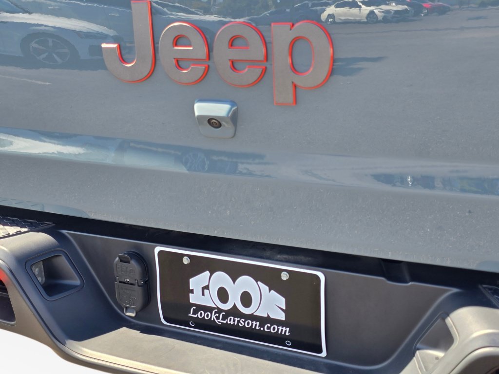 Used 2025 Jeep Gladiator Mojave w/ Convenience Group AWD/4WD image 31