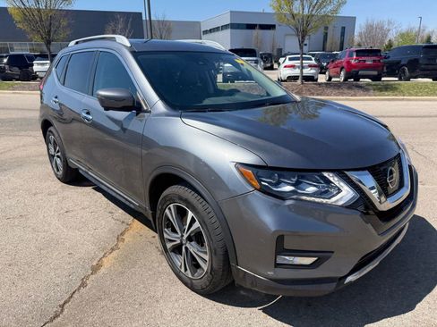 Used 2017 Nissan Rogue SL w/ SL Premium Package image 3
