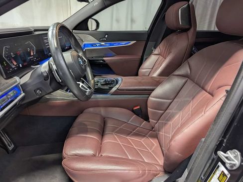 Used 2023 BMW 740i RWD image 11