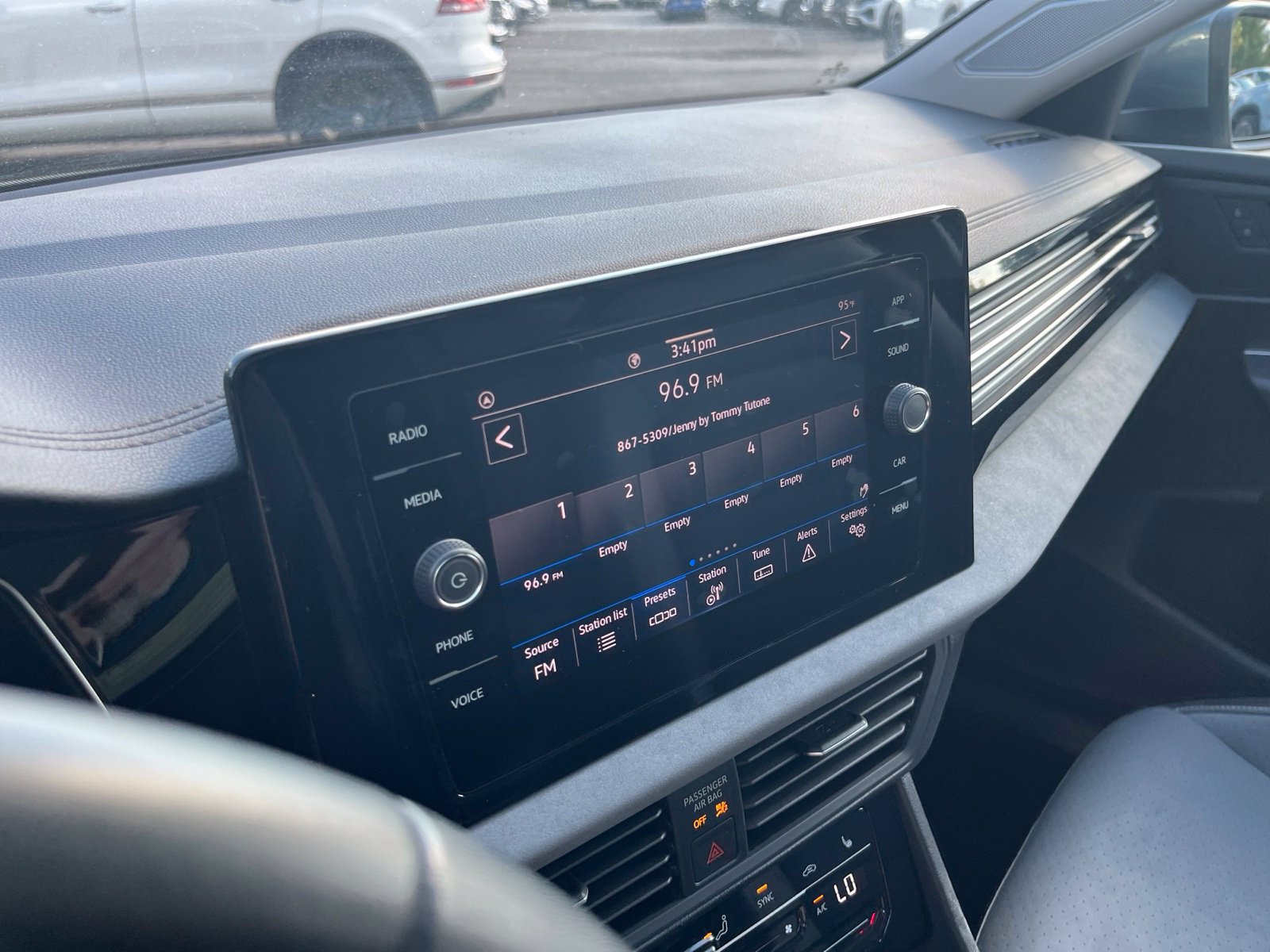 Certified 2025 Volkswagen Jetta SE FWD image 24