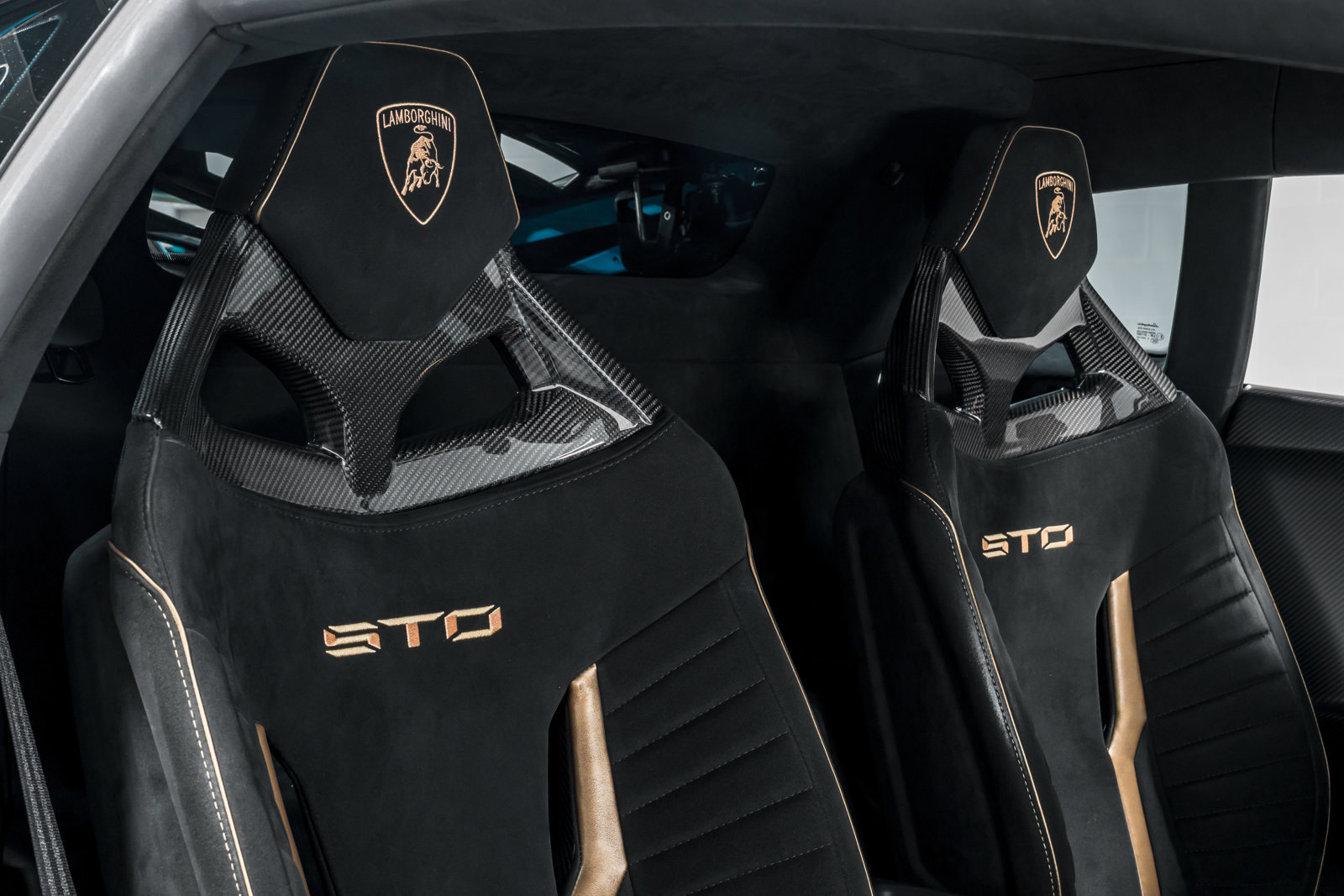 Used 2022 Lamborghini Huracan STO RWD image 36