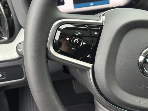 Certified 2025 Volvo XC60 B5 Plus image 21