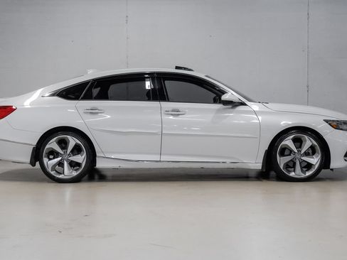 Used 2018 Honda Accord Touring image 9