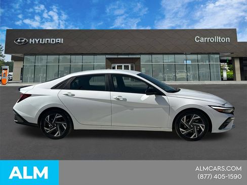 Used 2025 Hyundai Elantra Sport FWD image 5