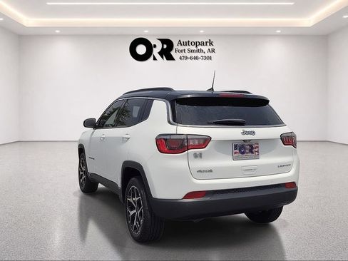 Used 2025 Jeep Compass Limited AWD/4WD image 4