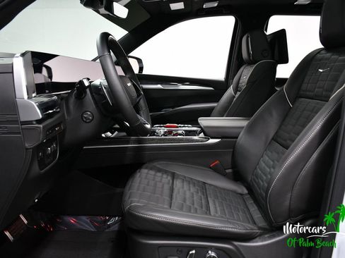 Used 2026 Cadillac Escalade V w/ LPO, ONYX Package image 29