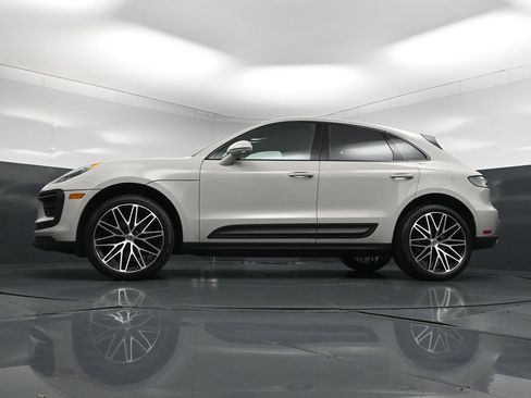 Certified 2025 Porsche Macan AWD/4WD image 23