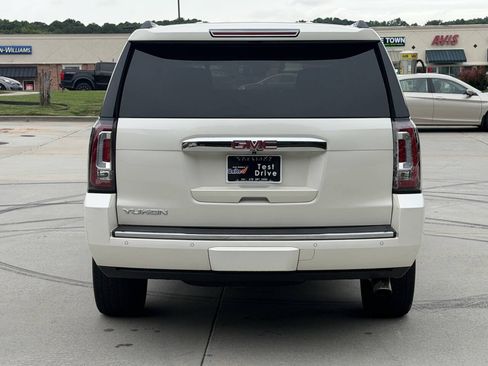 Used 2015 GMC Yukon Denali w/ Premium Package AWD/4WD image 18