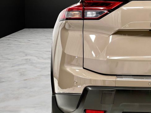 Used 2025 Nissan Rogue SV image 13