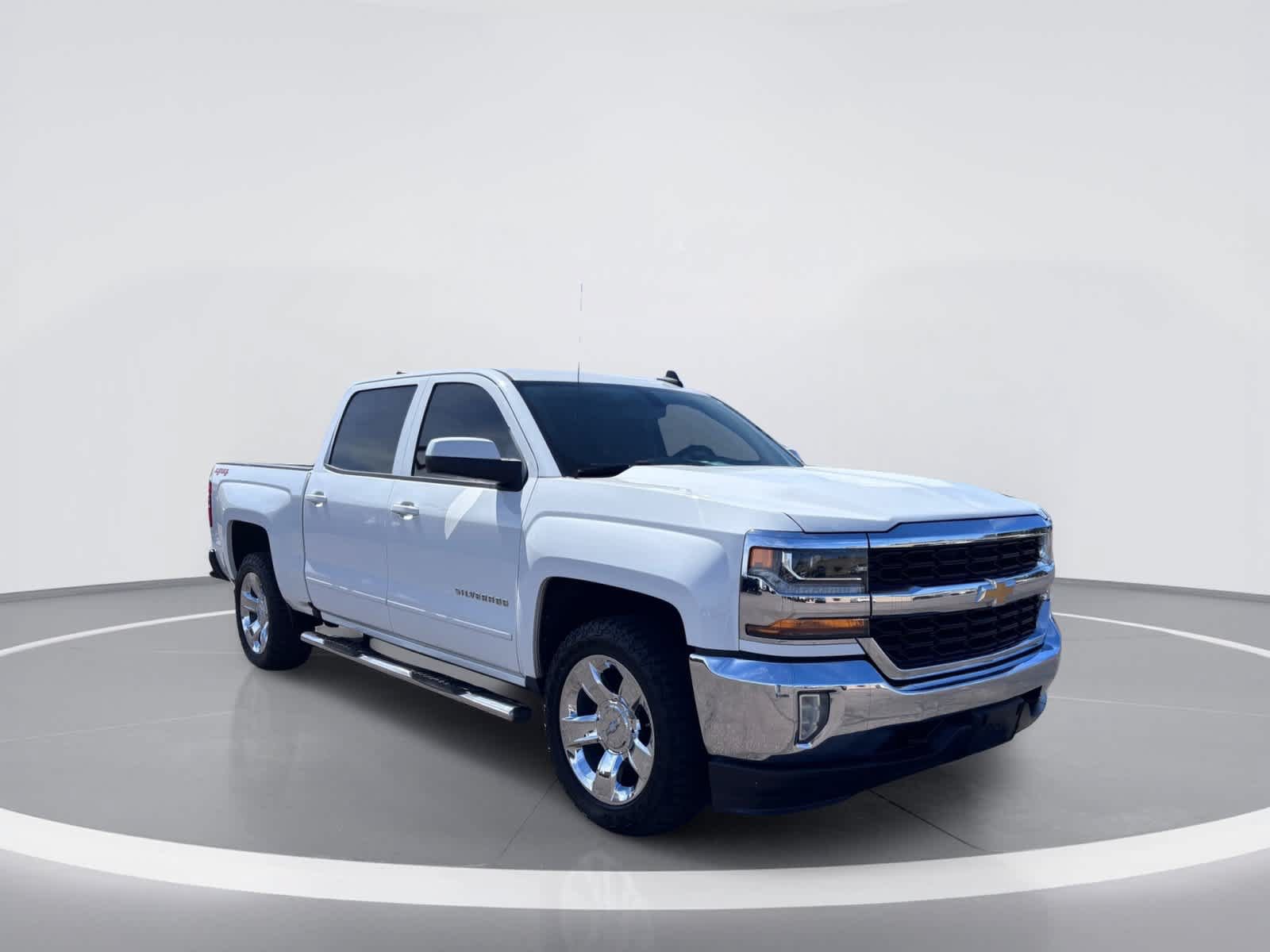 Used 2018 Chevrolet Silverado 1500 LT w/ LT Eassist Package AWD/4WD image 11