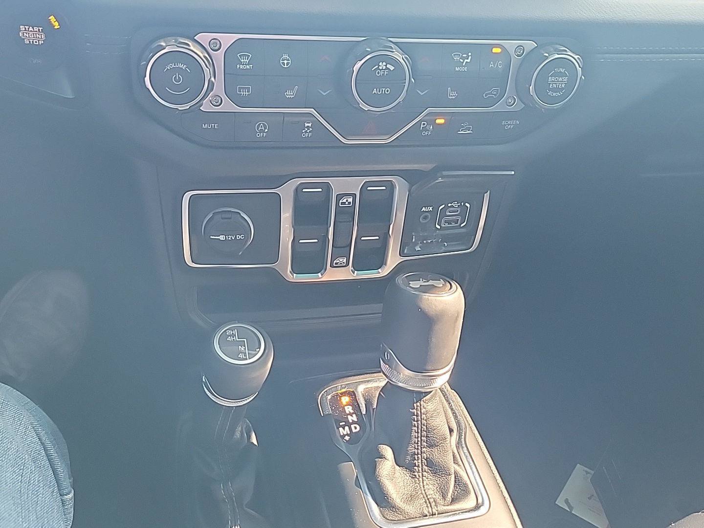 Used 2026 Jeep Wrangler Unlimited Sahara AWD/4WD image 7