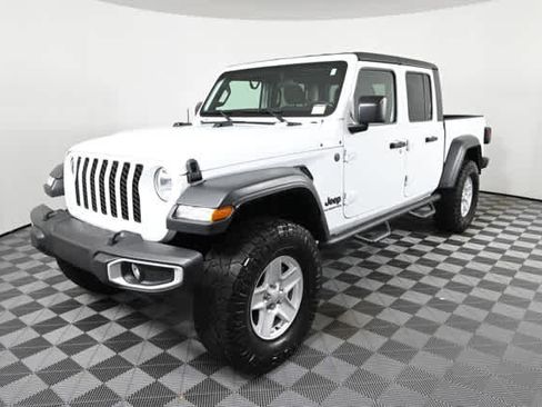 Used 2022 Jeep Gladiator Sport image 2