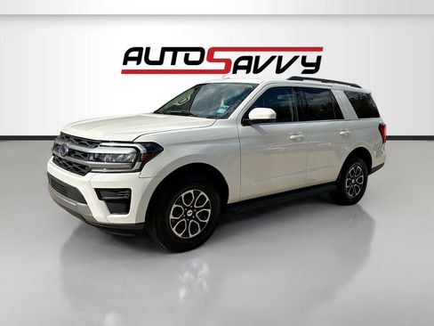 Used 2024 Ford Expedition XLT RWD image 3