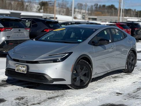 Used 2025 Toyota Prius LE image 1