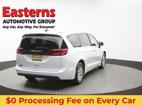 Used 2024 Chrysler Pacifica Touring-L FWD image 41