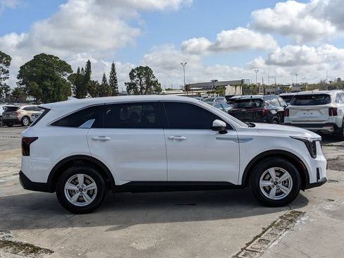 Certified 2025 Kia Sorento LX image 10
