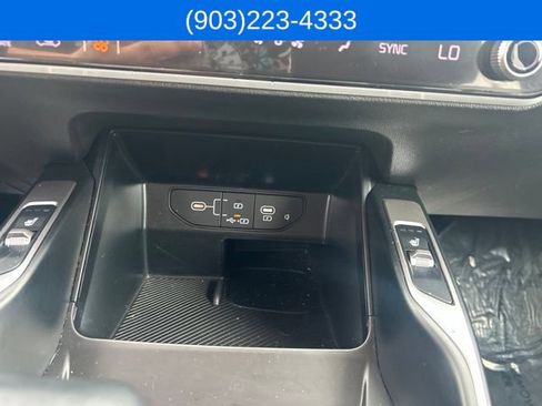 Used 2025 Kia Sorento S FWD image 30