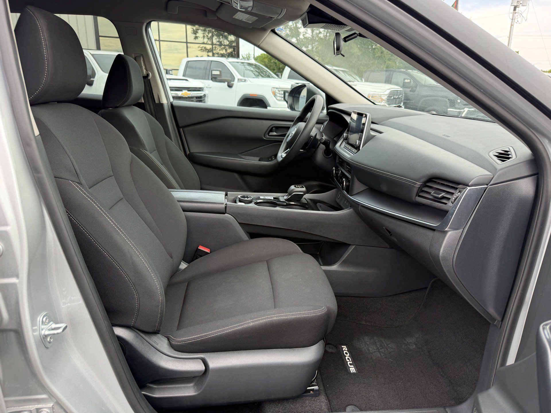Used 2024 Nissan Rogue S AWD/4WD image 23