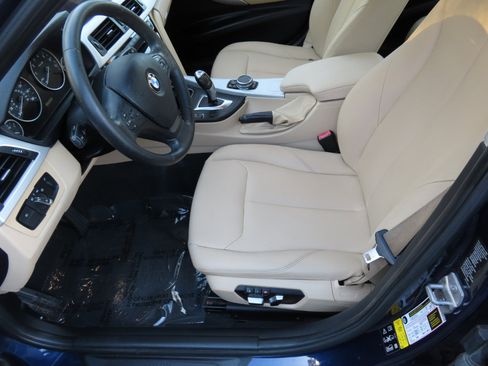 Used 2017 BMW 320i xDrive Sedan image 7