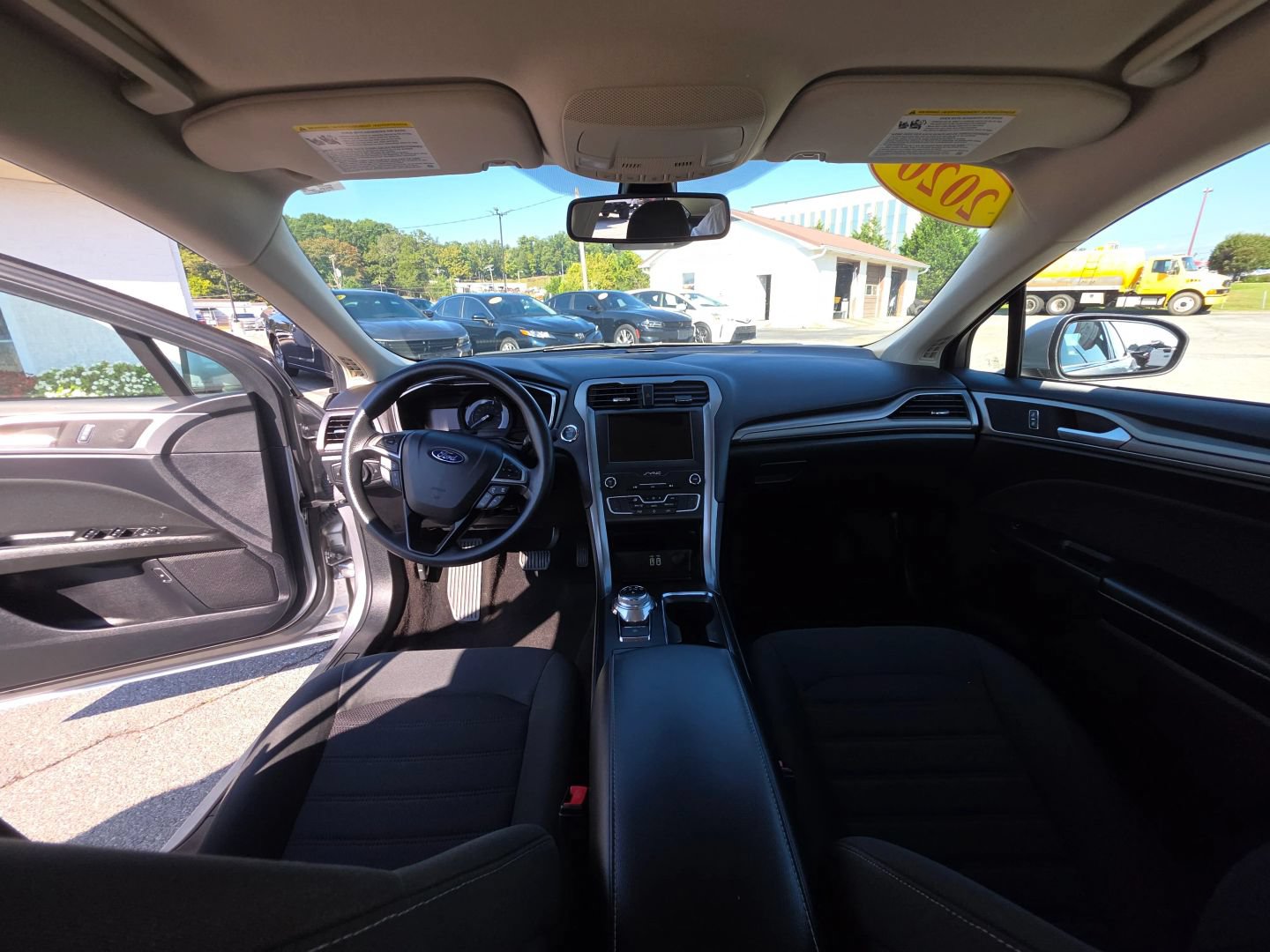 Used 2020 Ford Fusion SE FWD image 12