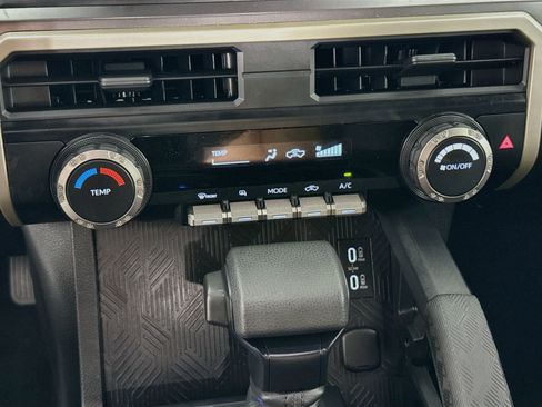 Certified 2026 Toyota Tacoma SR5 AWD/4WD image 17