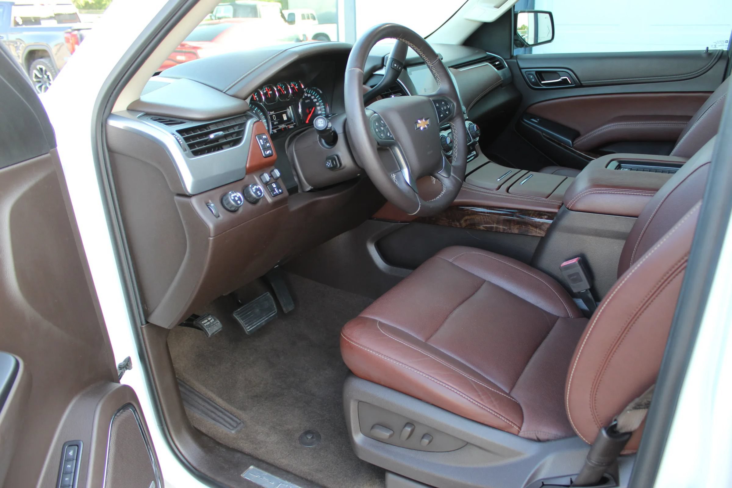 Used 2018 Chevrolet Tahoe Premier w/ RST 6.2L Performance Edition AWD/4WD image 12