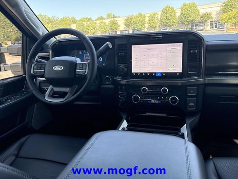 Certified 2025 Ford F250 Lariat w/ Lariat Ultimate Package AWD/4WD image 3